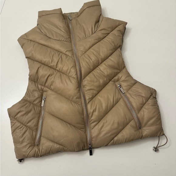 Buffbunny Puffer Vest - Picture 7 of 9